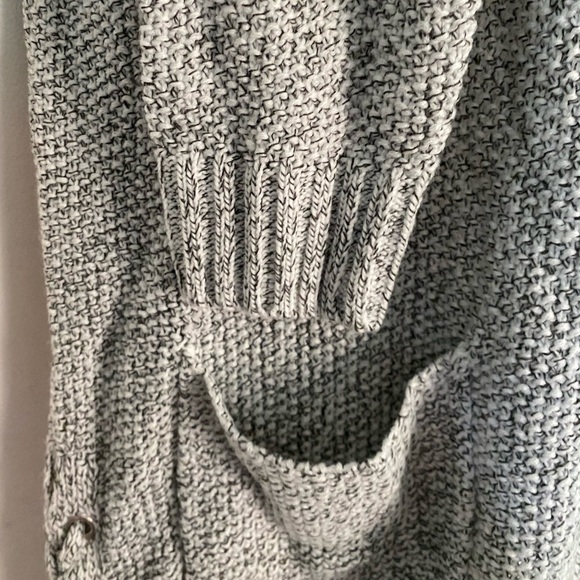 Dressbarn gray cozy and white cardigan sweater (M) - Picture 5 of 11
